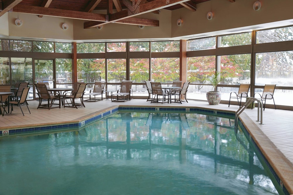 Detroit Marriott Livonia — Swimming pool in Livonia, Michigan