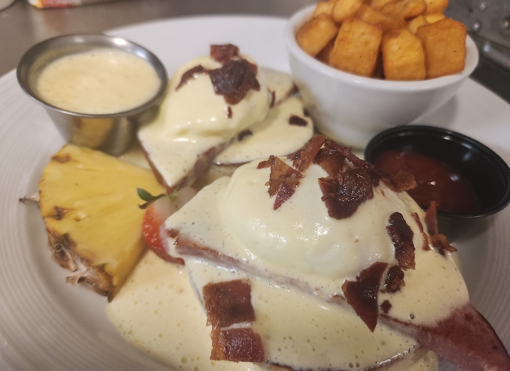 Detroit Marriott Livonia — Restaurant & bars in Livonia, Michigan