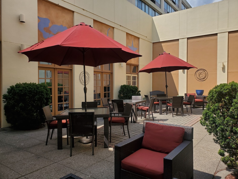 Detroit Marriott Livonia — Restaurant & bars in Livonia, Michigan