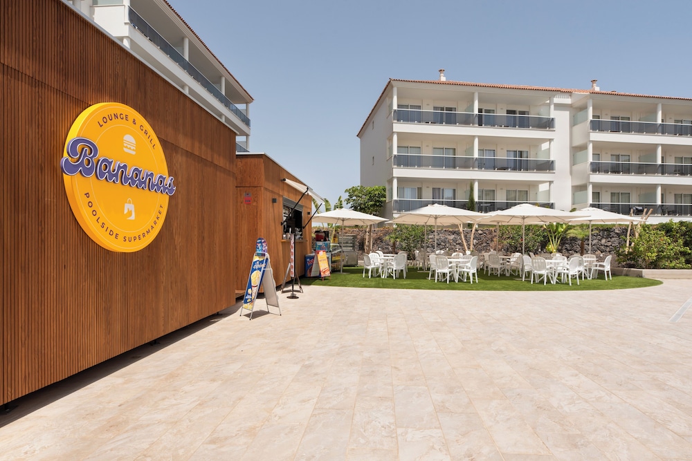 Marinell Collection Palm-Mar — Hotel building in Los Cristianos, Canary Islands