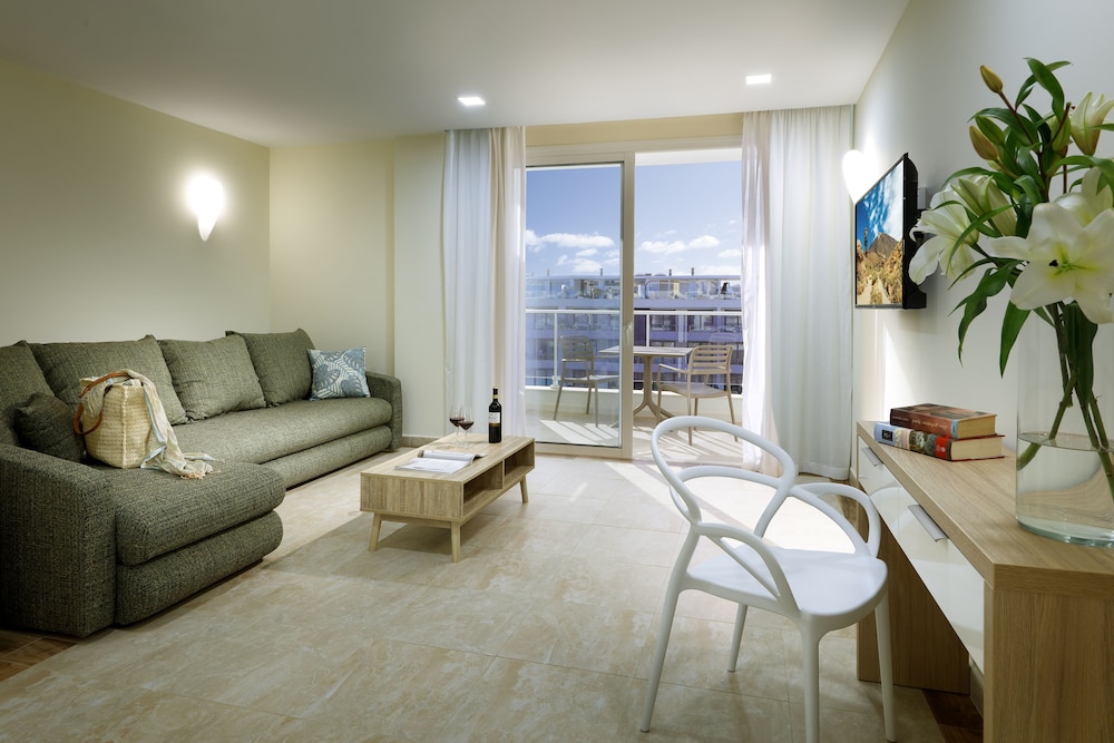 Marinell Collection Palm-Mar — Hotel rooms in Los Cristianos, Canary Islands