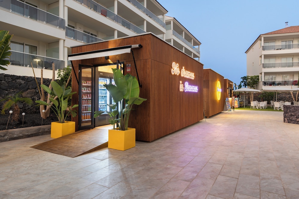 Marinell Collection Palm-Mar — Hotel building in Los Cristianos, Canary Islands
