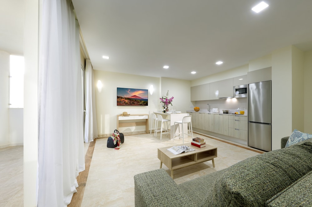 Marinell Collection Palm-Mar — Hotel rooms in Los Cristianos, Canary Islands