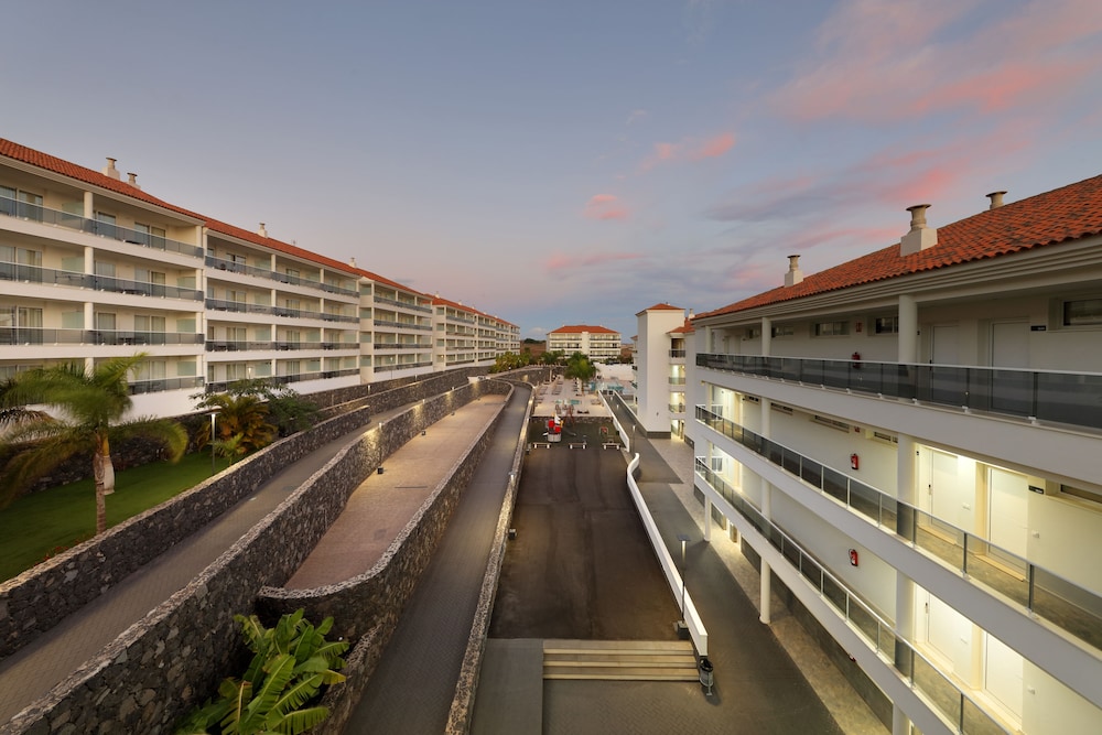 Marinell Collection Palm-Mar — Hotel building in Los Cristianos, Canary Islands