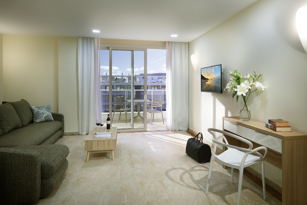 Marinell Collection Palm-Mar — Hotel rooms in Los Cristianos, Canary Islands