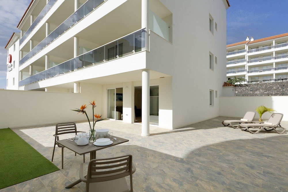 Marinell Collection Palm-Mar — Hotel building in Los Cristianos, Canary Islands
