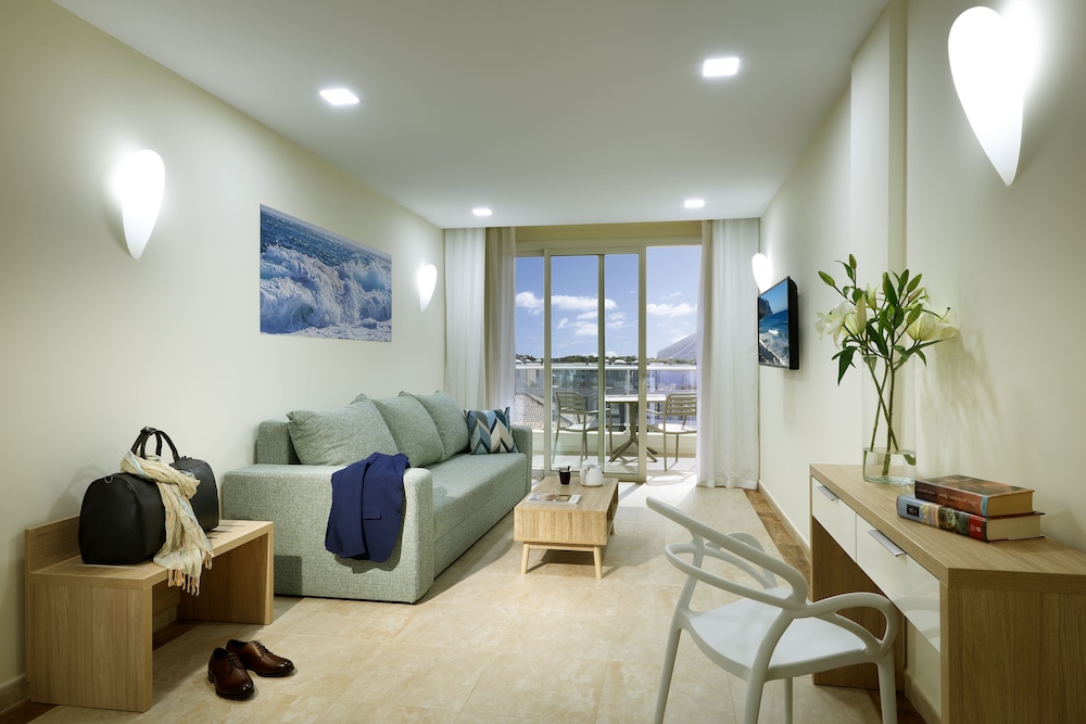 Marinell Collection Palm-Mar — Hotel rooms in Los Cristianos, Canary Islands