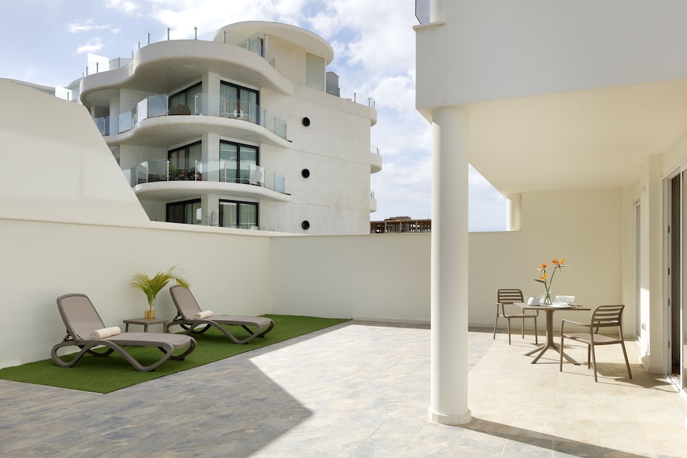 Marinell Collection Palm-Mar — Hotel building in Los Cristianos, Canary Islands