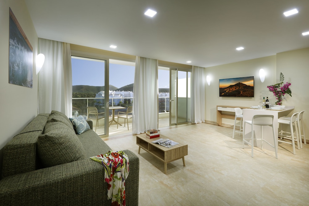 Marinell Collection Palm-Mar — Hotel rooms in Los Cristianos, Canary Islands