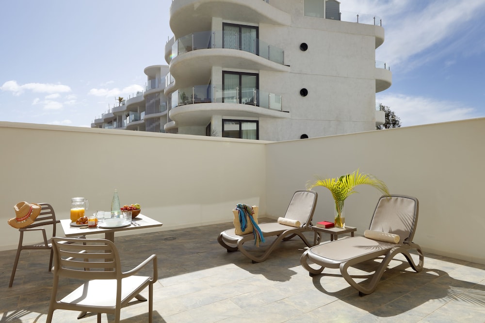 Marinell Collection Palm-Mar — Hotel building in Los Cristianos, Canary Islands