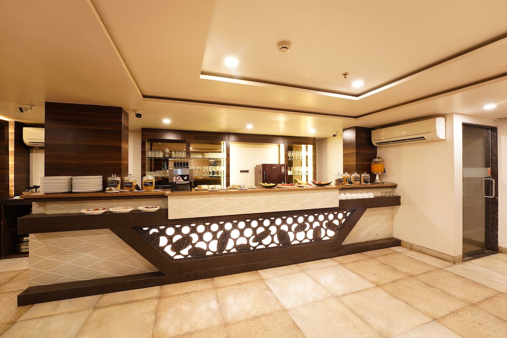 Zone Connect by The Park Parra Goa — Restaurant & bars in Arpora, Goa