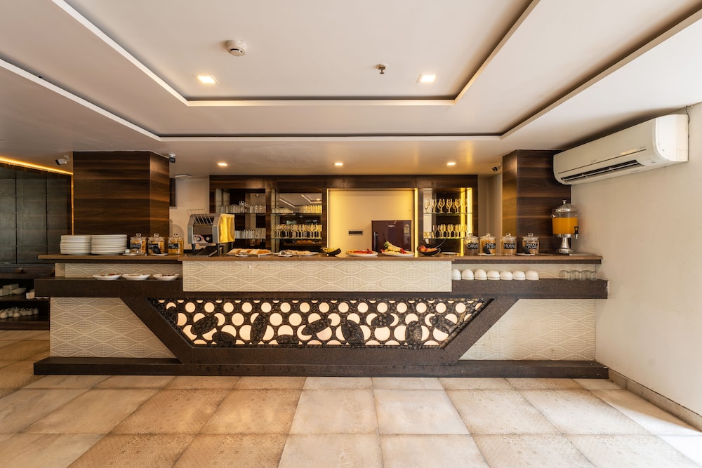 Zone Connect by The Park Parra Goa — Restaurant & bars in Arpora, Goa