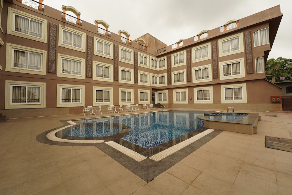 Zone Connect by The Park Parra Goa — Swimming pool in Arpora, Goa