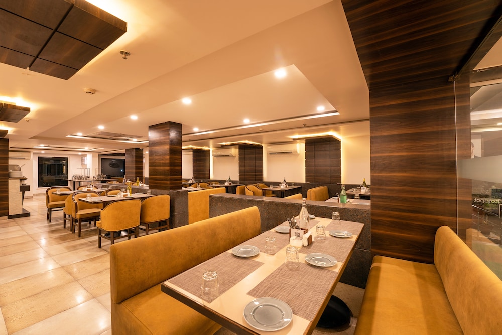 Zone Connect by The Park Parra Goa — Restaurant & bars in Arpora, Goa