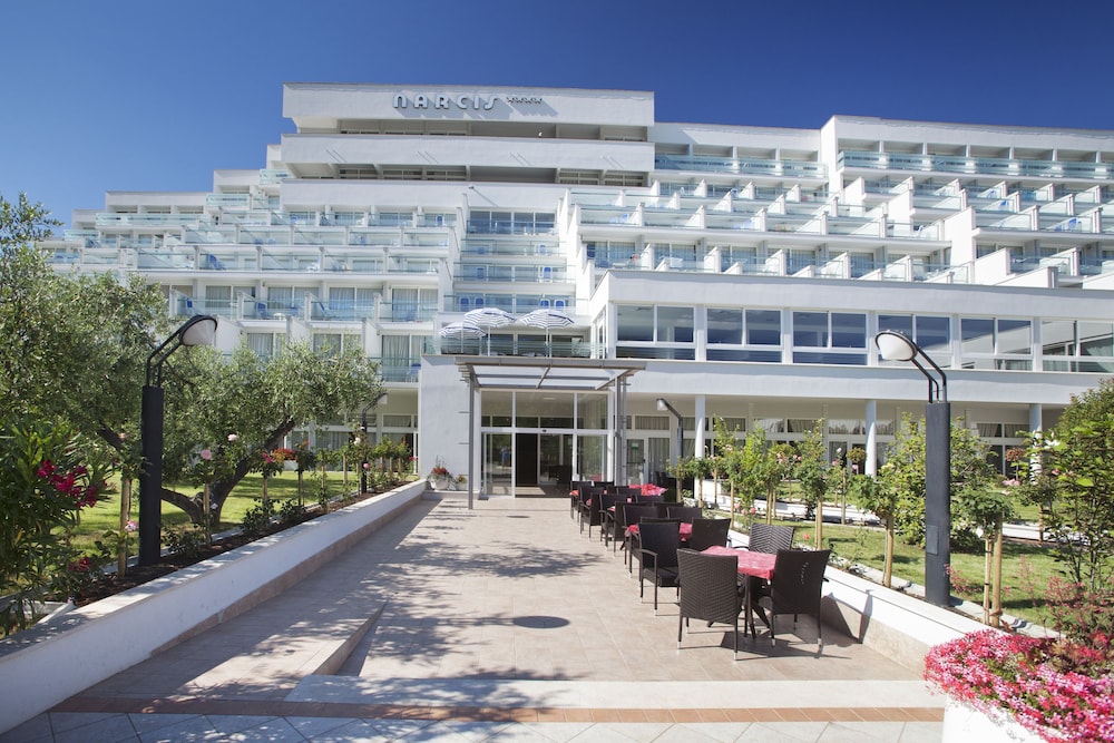 MASLINICA Narcis Hotel — Hotel building in Labin, Istria
