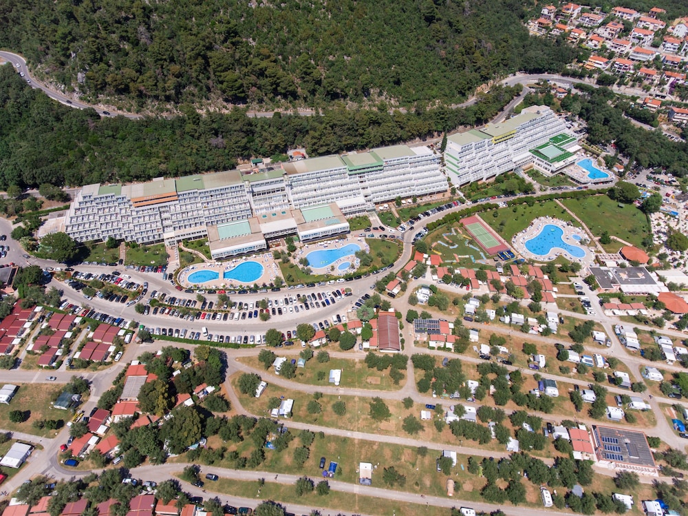 MASLINICA Narcis Hotel — Hotel building in Labin, Istria