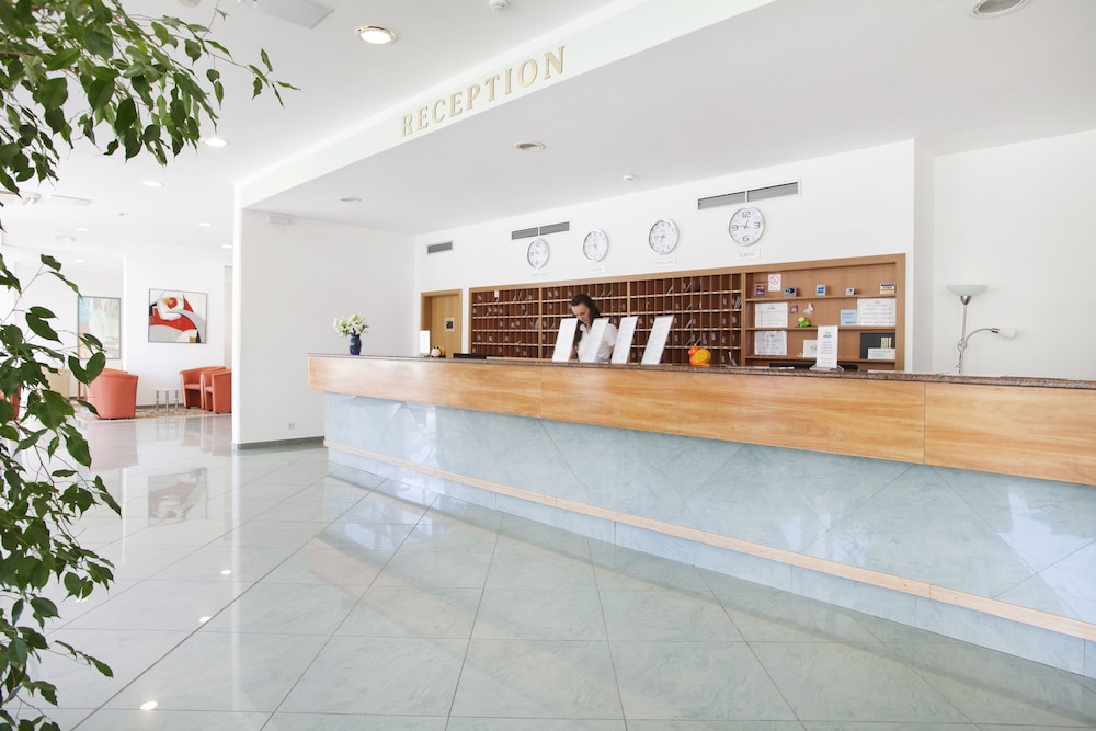 MASLINICA Narcis Hotel — Hotel building in Labin, Istria