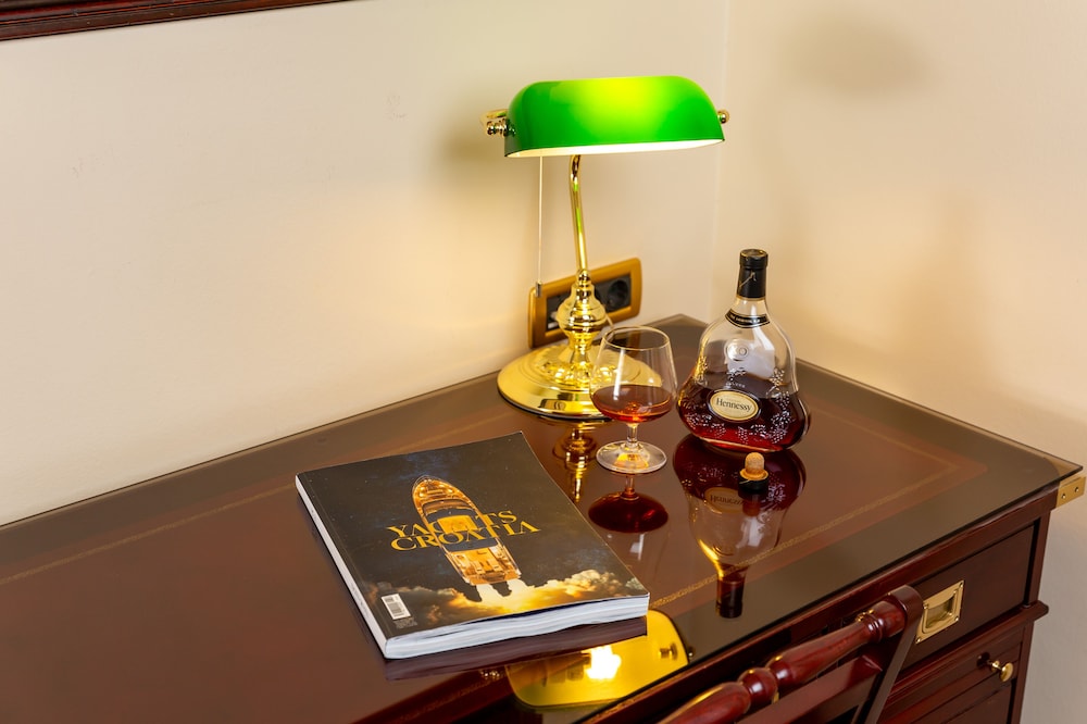 Hotel Nautica — Hotel rooms in Novigrad, Istria