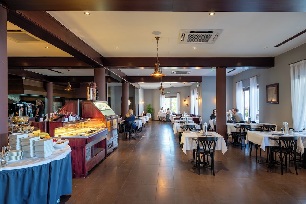 Hotel Nautica — Restaurant & bars in Novigrad, Istria