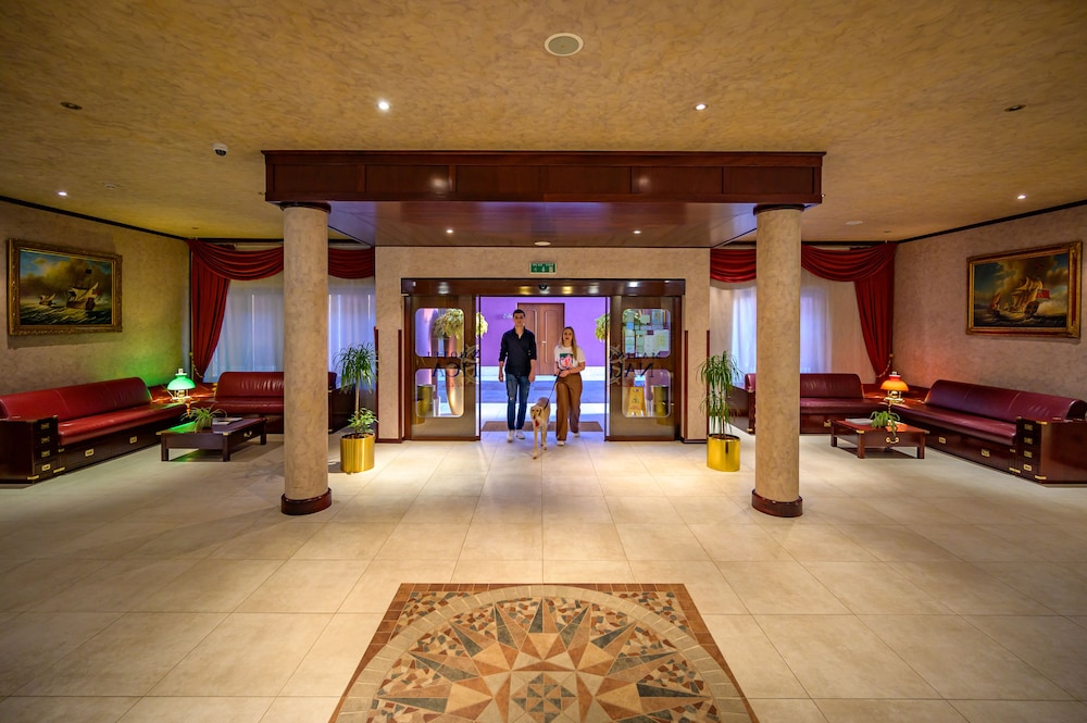 Hotel Nautica — Hotel building in Novigrad, Istria