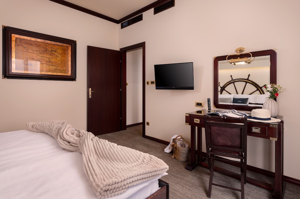 Hotel Nautica — Hotel rooms in Novigrad, Istria