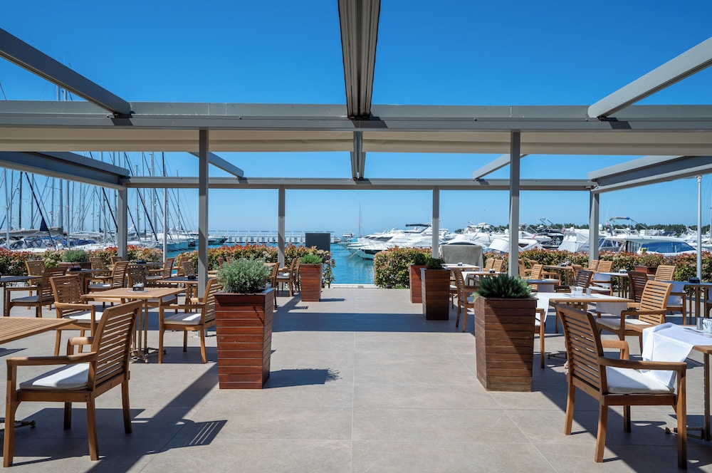 Hotel Nautica — Restaurant & bars in Novigrad, Istria
