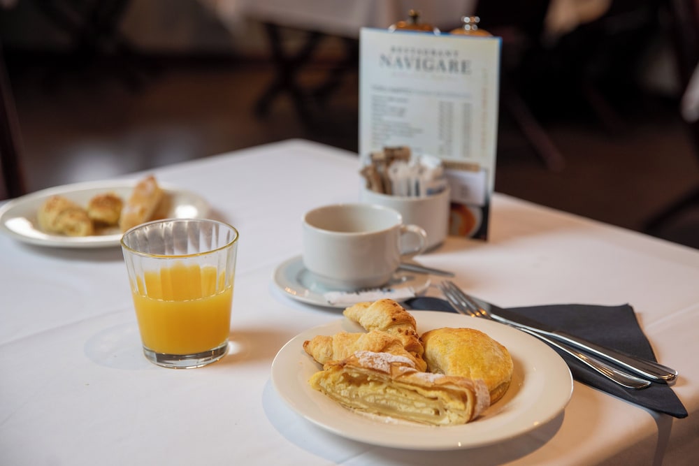 Hotel Nautica — Restaurant & bars in Novigrad, Istria