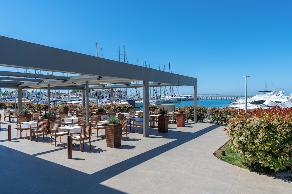 Hotel Nautica — Restaurant & bars in Novigrad, Istria