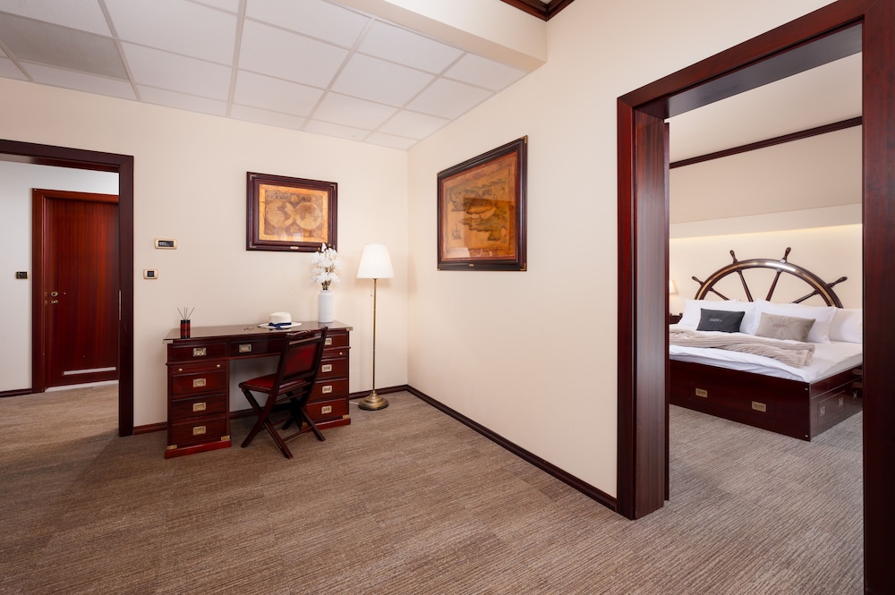 Hotel Nautica — Hotel rooms in Novigrad, Istria