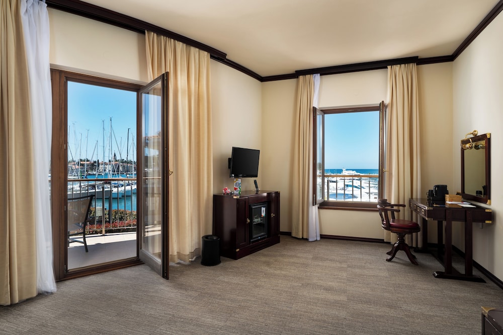 Hotel Nautica — Hotel rooms in Novigrad, Istria