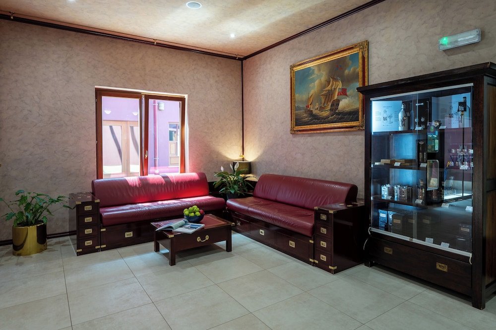Hotel Nautica — Hotel rooms in Novigrad, Istria