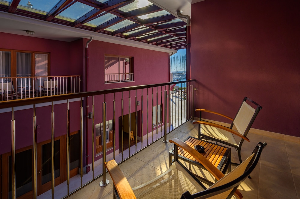 Hotel Nautica — Hotel building in Novigrad, Istria