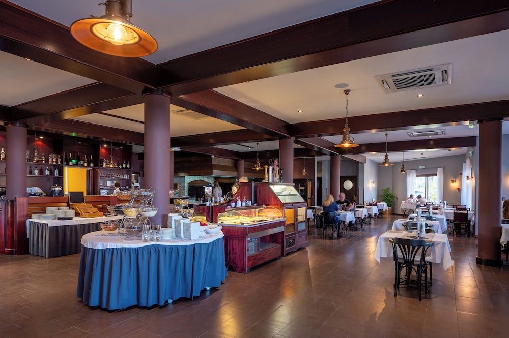 Hotel Nautica — Restaurant & bars in Novigrad, Istria