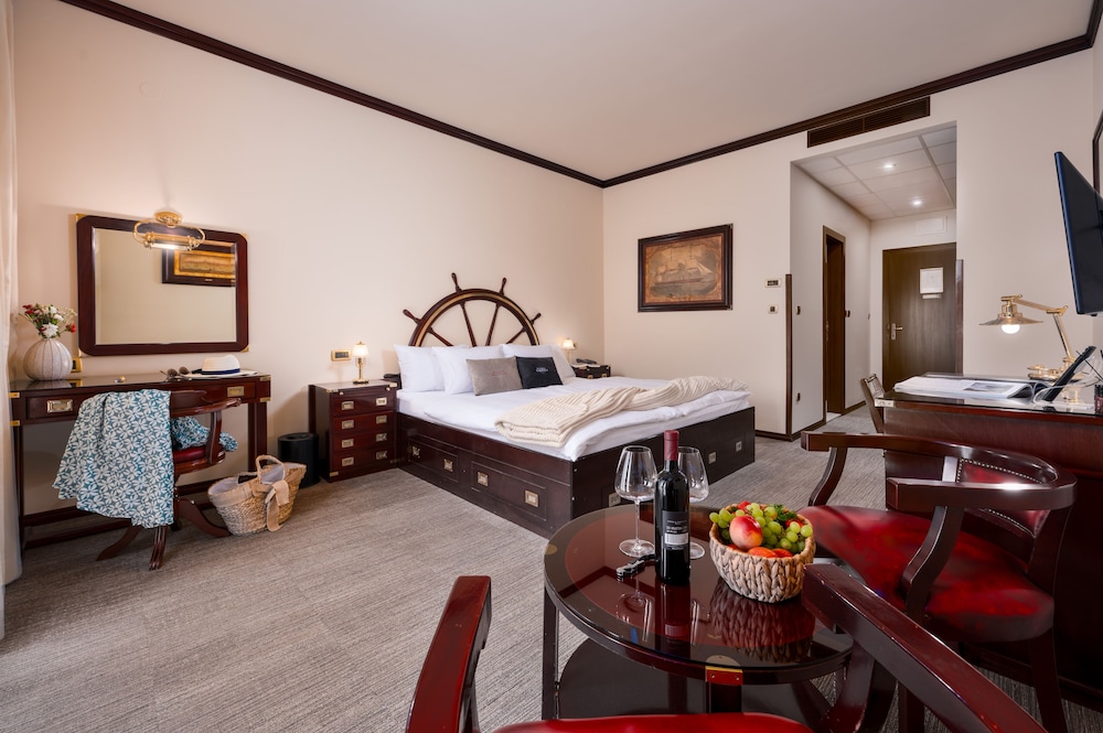 Hotel Nautica — Hotel rooms in Novigrad, Istria