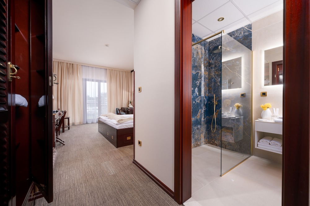 Hotel Nautica — Hotel rooms in Novigrad, Istria