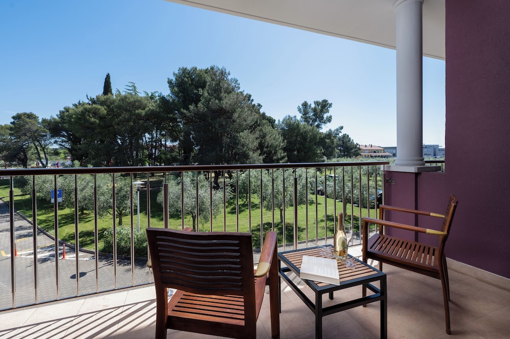 Hotel Nautica — Hotel building in Novigrad, Istria