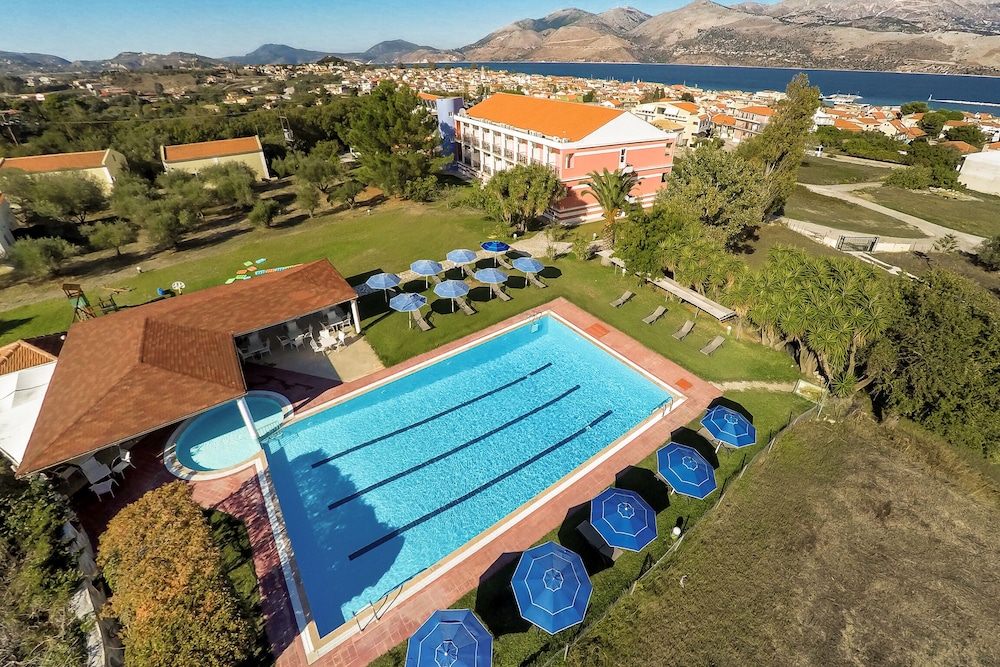 Palatino Hotel — Swimming pool in Lixouri, Ionian Islands