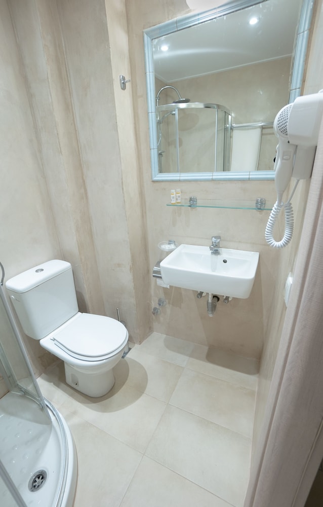 Palatino Hotel — Hotel rooms in Lixouri, Ionian Islands