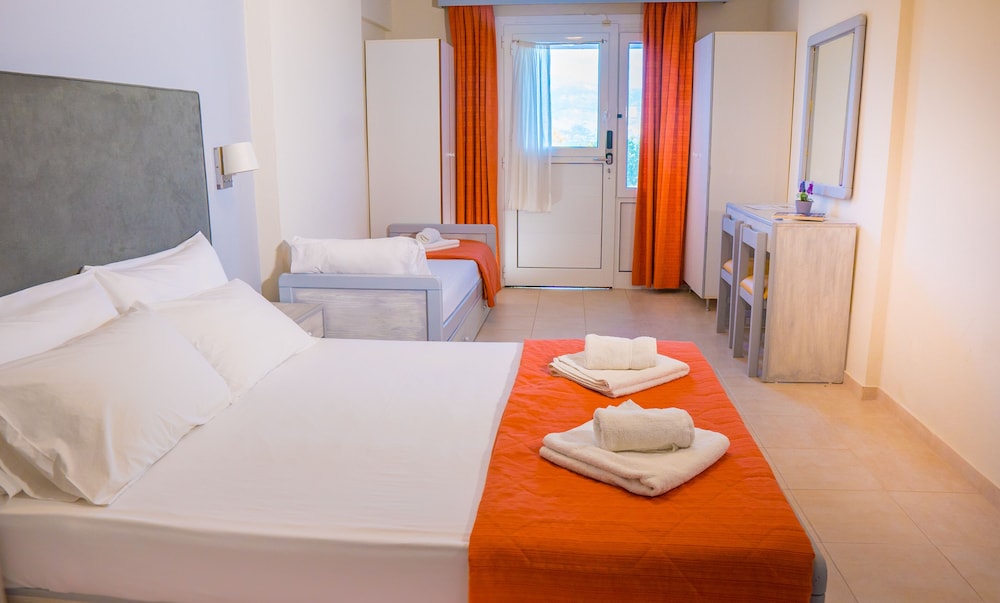 Palatino Hotel — Hotel rooms in Lixouri, Ionian Islands