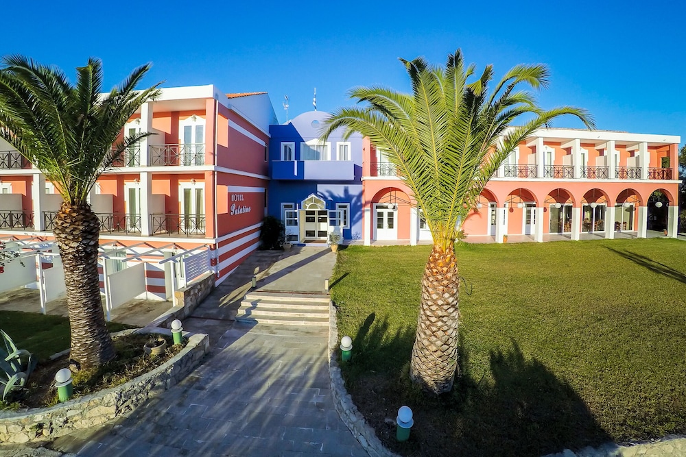 Palatino Hotel — Hotel building in Lixouri, Ionian Islands
