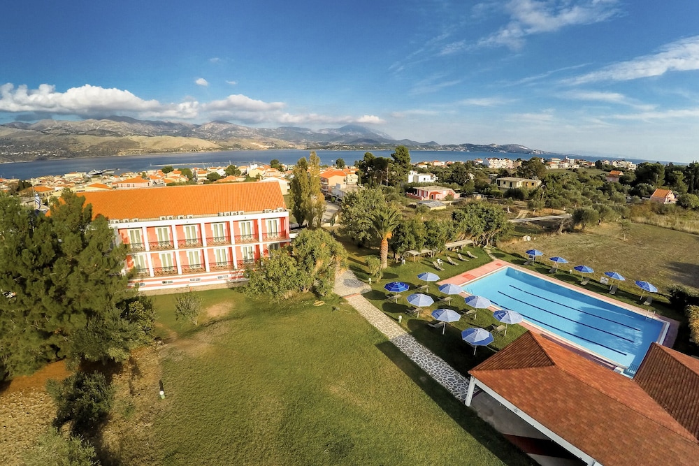Palatino Hotel — Swimming pool in Lixouri, Ionian Islands