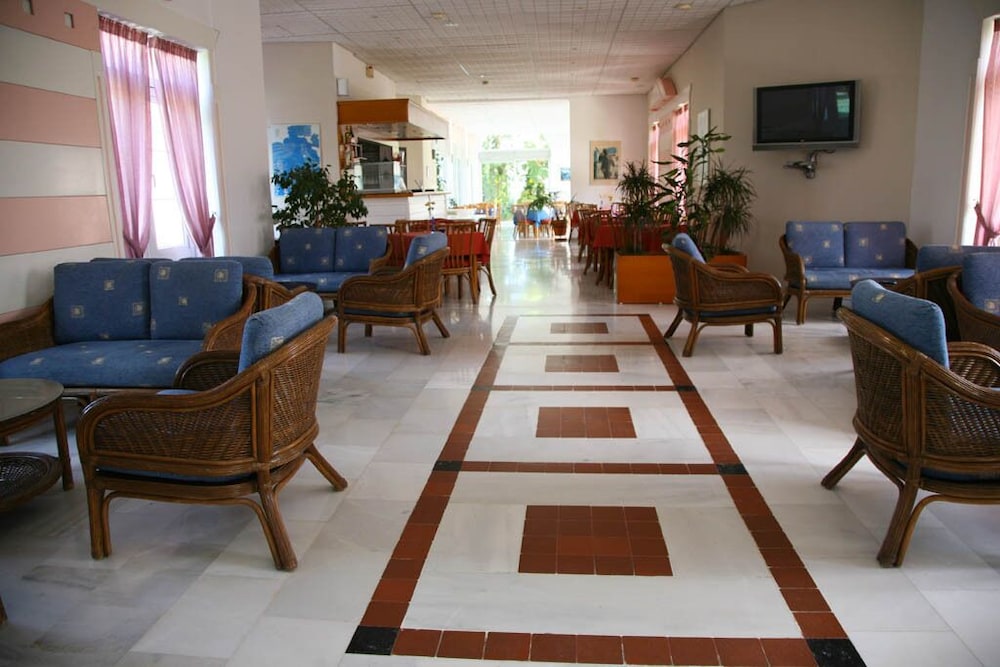 Palatino Hotel — Restaurant & bars in Lixouri, Ionian Islands