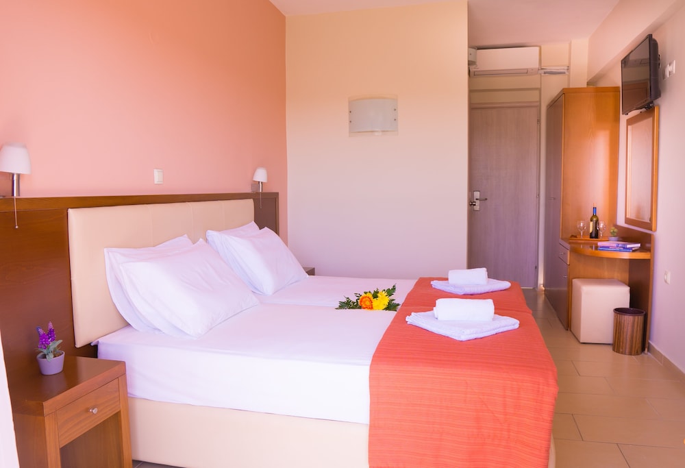 Palatino Hotel — Hotel rooms in Lixouri, Ionian Islands