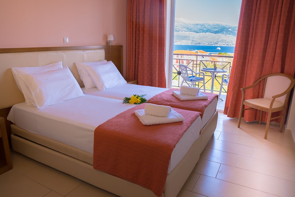 Palatino Hotel — Hotel rooms in Lixouri, Ionian Islands