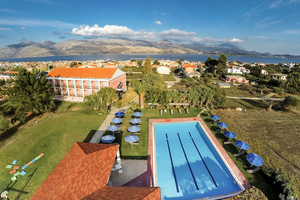 Palatino Hotel — Swimming pool in Lixouri, Ionian Islands