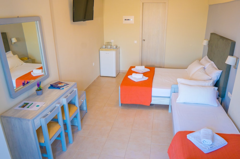 Palatino Hotel — Hotel rooms in Lixouri, Ionian Islands