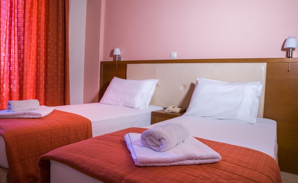Palatino Hotel — Hotel rooms in Lixouri, Ionian Islands