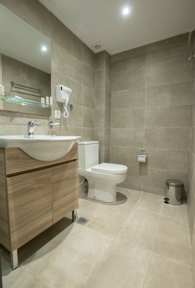 Palatino Hotel — Hotel rooms in Lixouri, Ionian Islands