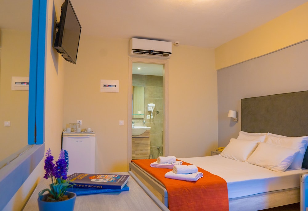 Palatino Hotel — Hotel rooms in Lixouri, Ionian Islands