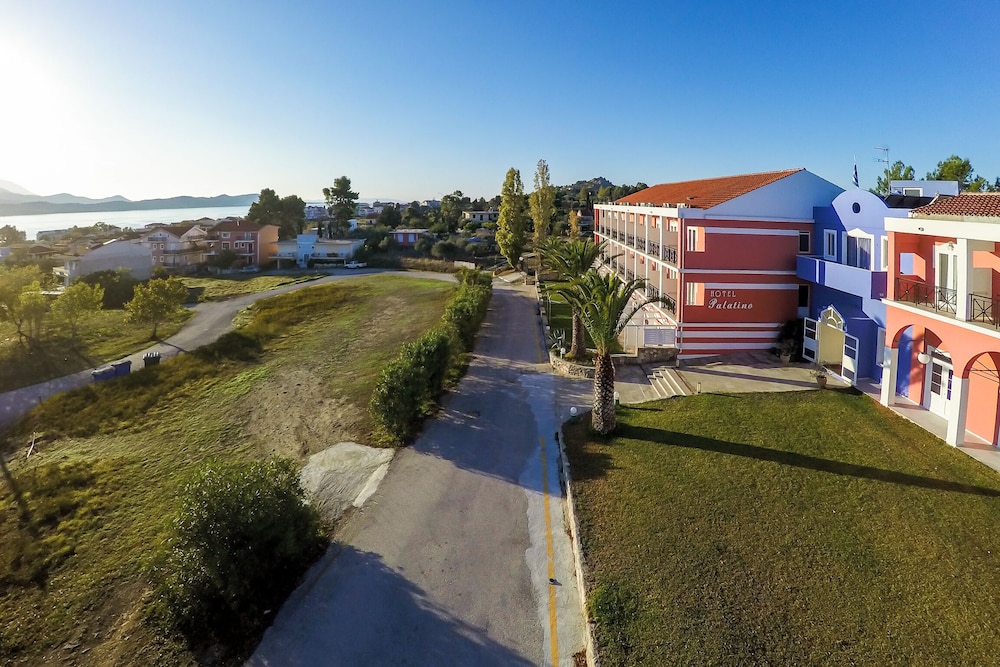 Palatino Hotel — Hotel building in Lixouri, Ionian Islands